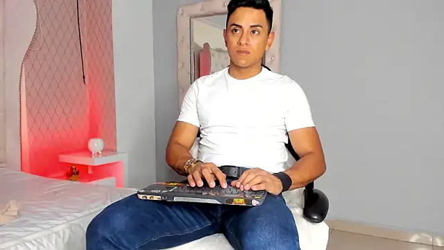 Lucii fer  online show from 9, 2, 2026