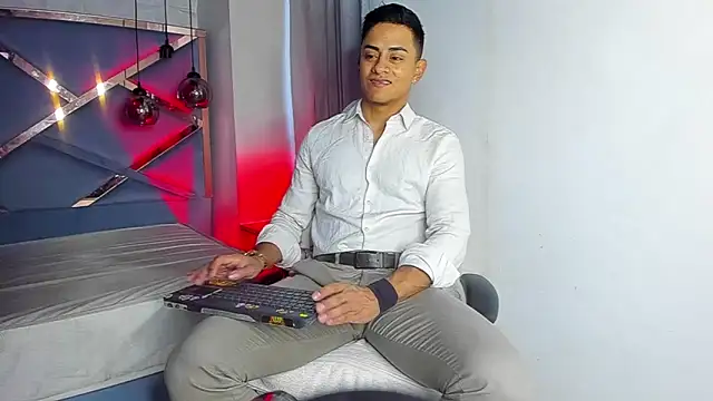 Lucii fer  online show from 13, 3, 2026