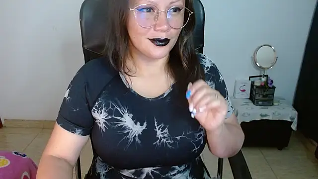 Snapshot of miss_evoleth2 chatting on 7, 6, 2026 miss evoleth2 online show from 7, 6, 2026
