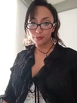 Lucy Chery online show from 28, 2, 2026