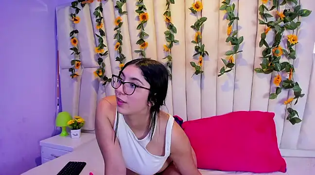 Lucy Anall  online show from 8, 2, 2025