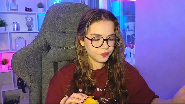 Snapshot of CutiePie3 chatting on 7, 10, 2025 CutiePie3 online show from 7, 10, 2025