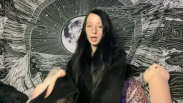 Snapshot of MissMidnightUK chatting on 17, 9, 2025 MissMidnightUK online show from 17, 9, 2025