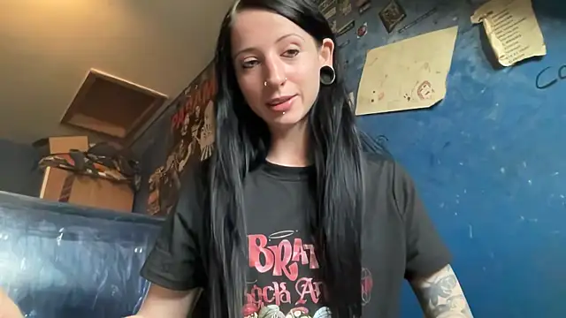 Snapshot of MissMidnightUK chatting on 13, 9, 2025 MissMidnightUK online show from 13, 9, 2025
