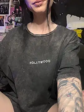 Snapshot of MissMidnightUK chatting on 14, 5, 2026 MissMidnightUK online show from 14, 5, 2026