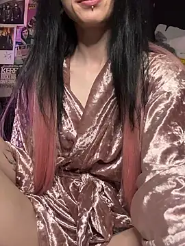 Snapshot of MissMidnightUK chatting on 24, 4, 2026 MissMidnightUK online show from 24, 4, 2026