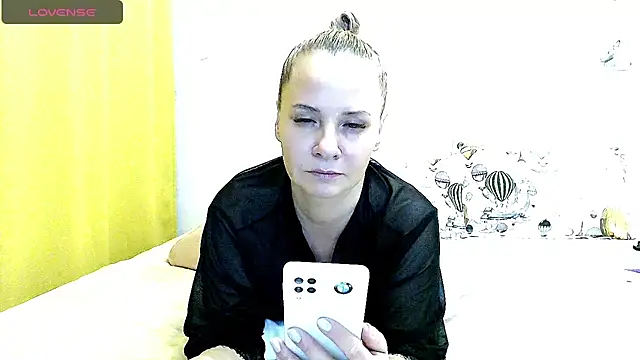 Milen Milf online show from 4, 2, 2025