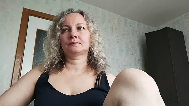 Snapshot of EdithManning chatting on 8, 6, 2026 EdithManning online show from 8, 6, 2026