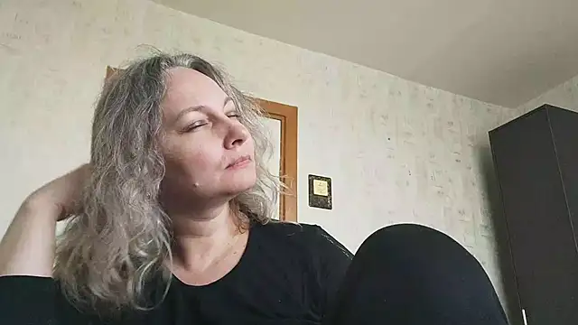 Snapshot of EdithManning chatting on 7, 5, 2026 EdithManning online show from 7, 5, 2026