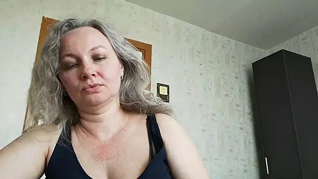 Snapshot of EdithManning chatting on 10, 6, 2026 EdithManning online show from 10, 6, 2026