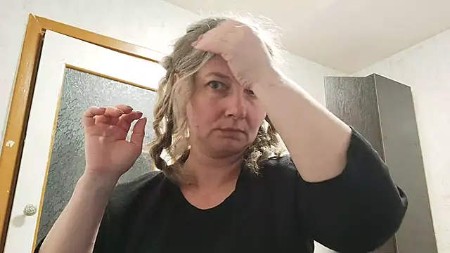 Snapshot of EdithManning chatting on 13, 5, 2026 EdithManning online show from 13, 5, 2026
