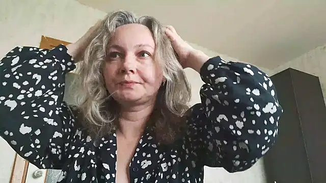 Snapshot of EdithManning chatting on 8, 5, 2026 EdithManning online show from 8, 5, 2026