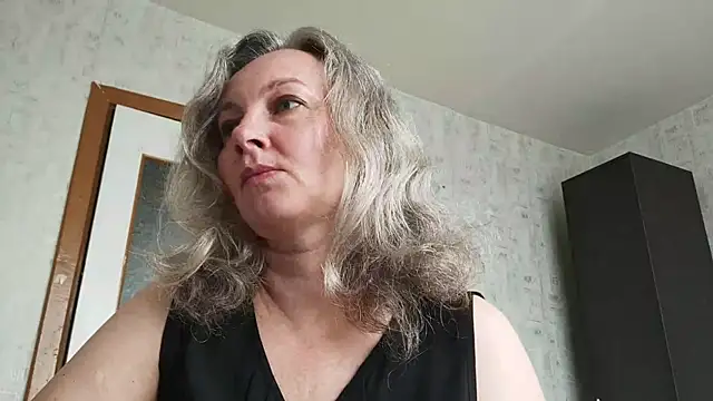 Snapshot of EdithManning chatting on 12, 5, 2026 EdithManning online show from 12, 5, 2026