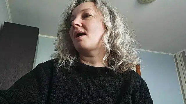 Snapshot of EdithManning chatting on 4, 5, 2026 EdithManning online show from 4, 5, 2026