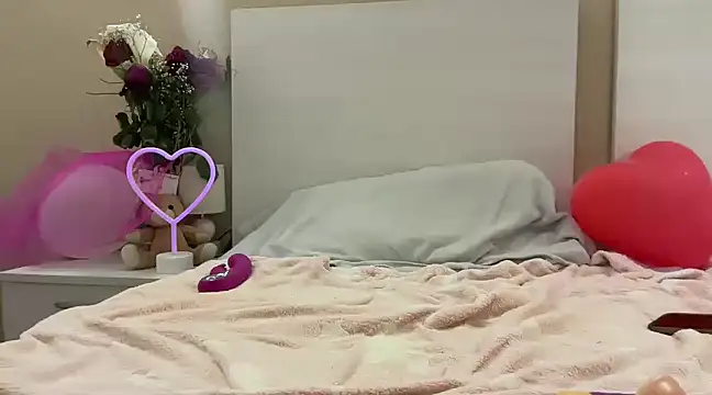 Lily-Belle online show from 19, 2, 2025