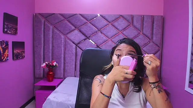 Miaa Thopmson online show from 1, 12, 2025