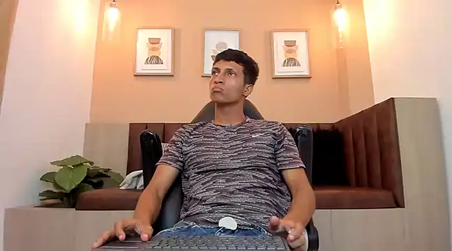 Snapshot of wolf_james123 chatting on 2, 2, 2025 wolf james123 online show from 2, 2, 2025