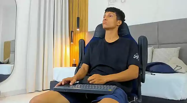 Snapshot of wolf_james123 chatting on 1, 2, 2025 wolf james123 online show from 1, 2, 2025