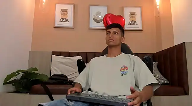 Snapshot of wolf_james123 chatting on 8, 2, 2025 wolf james123 online show from 8, 2, 2025