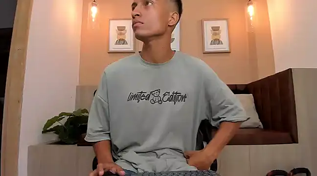 Snapshot of wolf_james123 chatting on 3, 2, 2025 wolf james123 online show from 3, 2, 2025