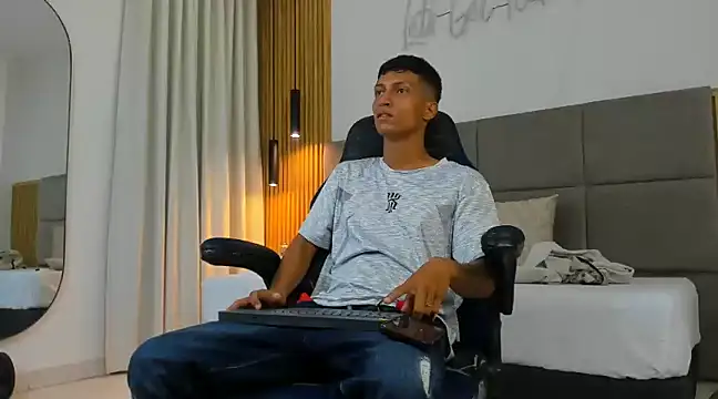 Snapshot of wolf_james123 chatting on 4, 2, 2025 wolf james123 online show from 4, 2, 2025