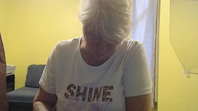 Snapshot of canadiancougar1965 chatting on 20, 11, 2025 canadiancougar1965 online show from 20, 11, 2025