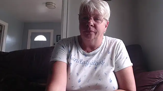 Snapshot of canadiancougar1965 chatting on 17, 10, 2025 canadiancougar1965 online show from 17, 10, 2025