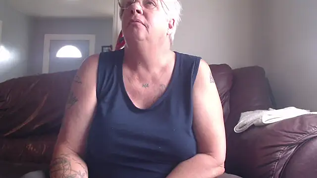 Snapshot of canadiancougar1965 chatting on 23, 10, 2025 canadiancougar1965 online show from 23, 10, 2025