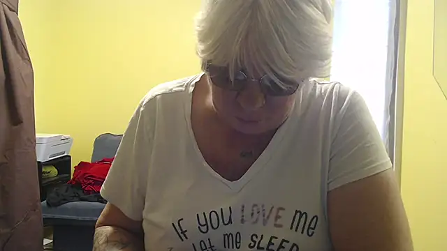 canadiancougar1965 online show from 15, 12, 2025