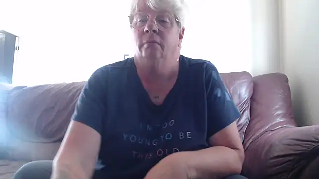 Snapshot of canadiancougar1965 chatting on 15, 10, 2025 canadiancougar1965 online show from 15, 10, 2025