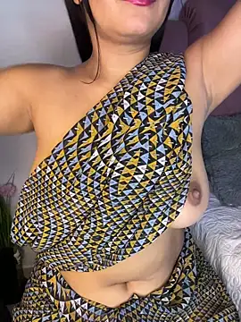 Snapshot of shara_queen1 chatting on 21, 6, 2026 shara queen1 online show from 21, 6, 2026