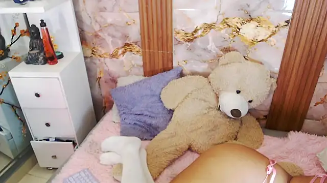 zoey-fox online show from 30, 10, 2025