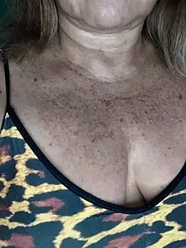 Snapshot of Kasandra_Ho chatting on 12, 10, 2025 Kasandra Ho online show from 12, 10, 2025