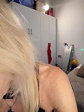 Mila Lovi online show from 19, 4, 2026