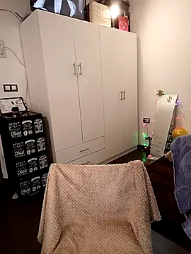 Mila Lovi online show from 4, 4, 2026