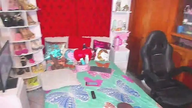 larafoxter online show from 13, 3, 2025