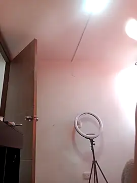 Snapshot of Skylar-Vox- chatting on 16, 11, 2025 Skylar-Vox- online show from 16, 11, 2025