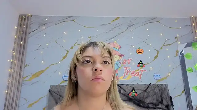 Snapshot of agatha_97_ chatting on 25, 10, 2025 agatha 97 online show from 25, 10, 2025