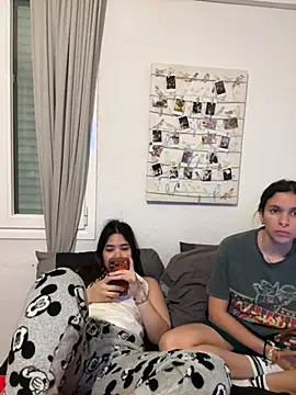 daniniescobarr online show from 4, 4, 2026