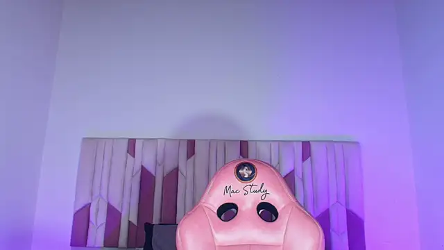 mia stanfort online show from 8, 10, 2025