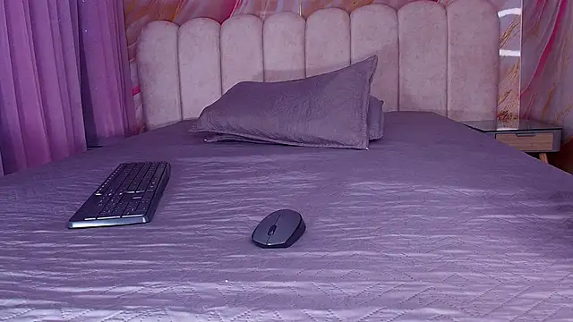 mia stanfort online show from 24, 3, 2026