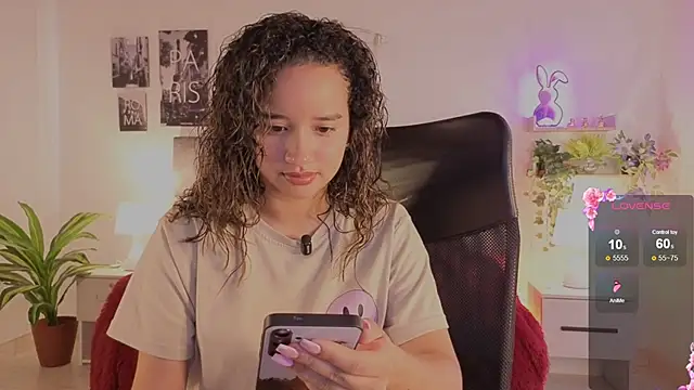 Snapshot of emilyrouxe chatting on 4, 6, 2026 emilyrouxe online show from 4, 6, 2026
