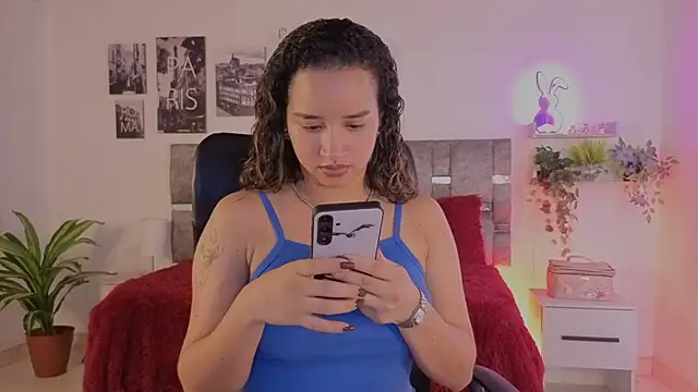 Snapshot of emilyrouxe chatting on 28, 5, 2026 emilyrouxe online show from 28, 5, 2026