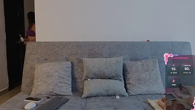 emilyrouxe online show from 21, 4, 2026