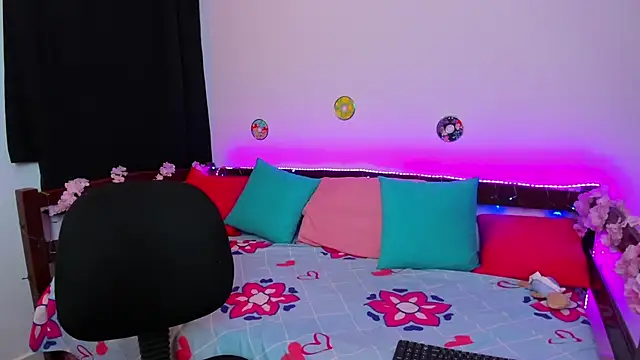 Snapshot of _Moon_Johnson chatting on 18, 9, 2025  Moon Johnson online show from 18, 9, 2025