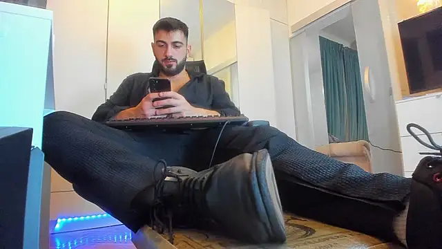 Snapshot of welcometo_hell chatting on 18, 10, 2025 welcometo hell online show from 18, 10, 2025