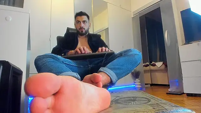 Snapshot of welcometo_hell chatting on 28, 10, 2025 welcometo hell online show from 28, 10, 2025