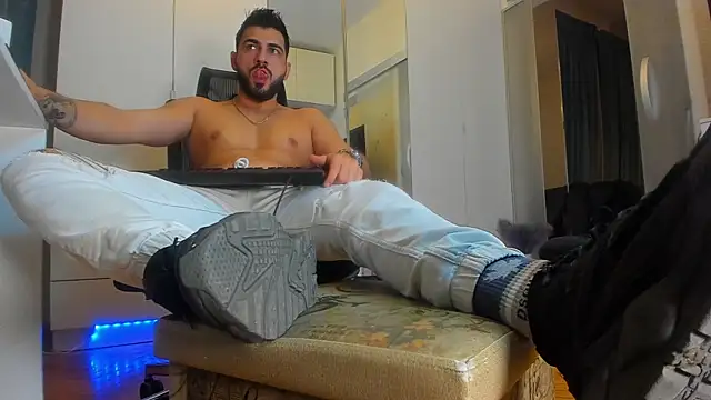 Snapshot of welcometo_hell chatting on 11, 10, 2025 welcometo hell online show from 11, 10, 2025