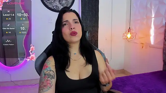 Snapshot of tatiana_sc chatting on 19, 11, 2025 tatiana sc online show from 19, 11, 2025