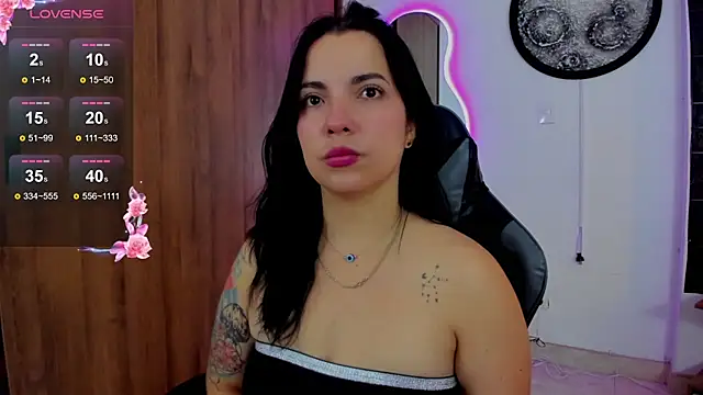 Snapshot of tatiana_sc chatting on 18, 11, 2025 tatiana sc online show from 18, 11, 2025